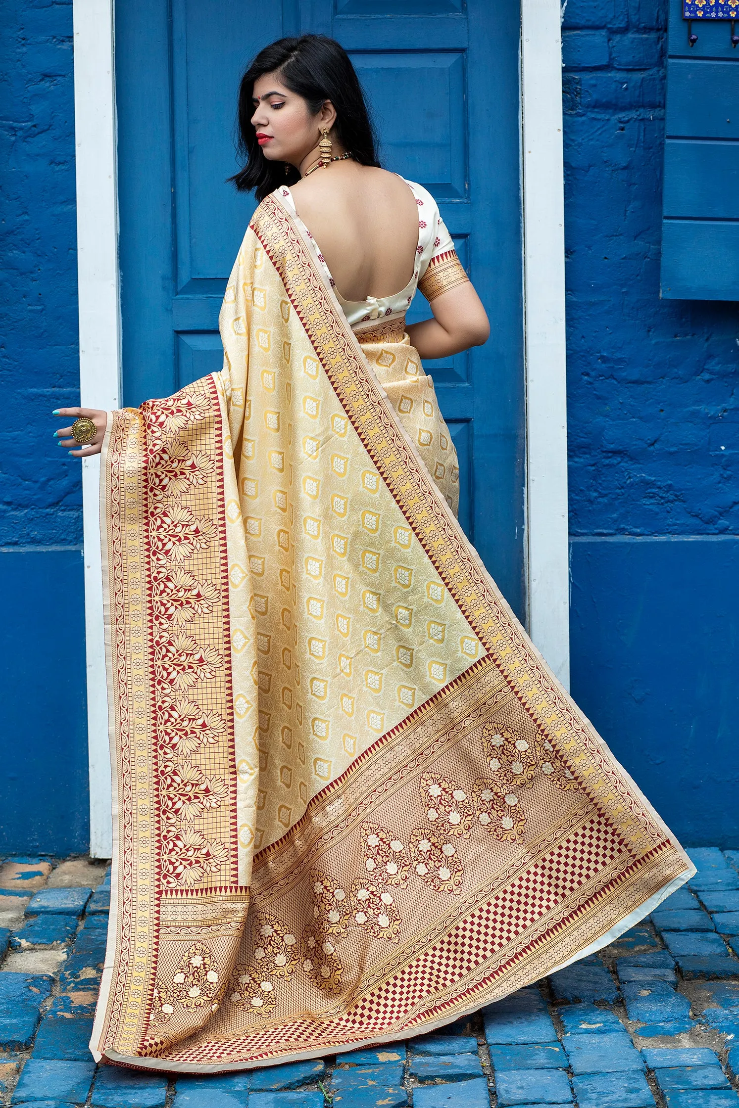 Arresting Off-White Colored Festive Wear Woven Banarasi Silk Saree