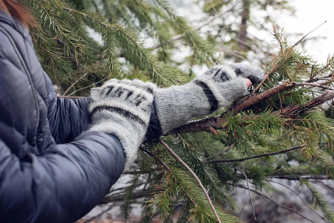 Brushed Pattern Fingerless Alpaca Gloves