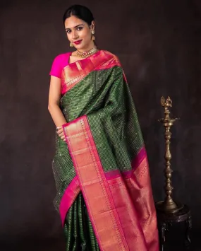 Capricious Green Soft Silk Saree With Staring Blouse Piece