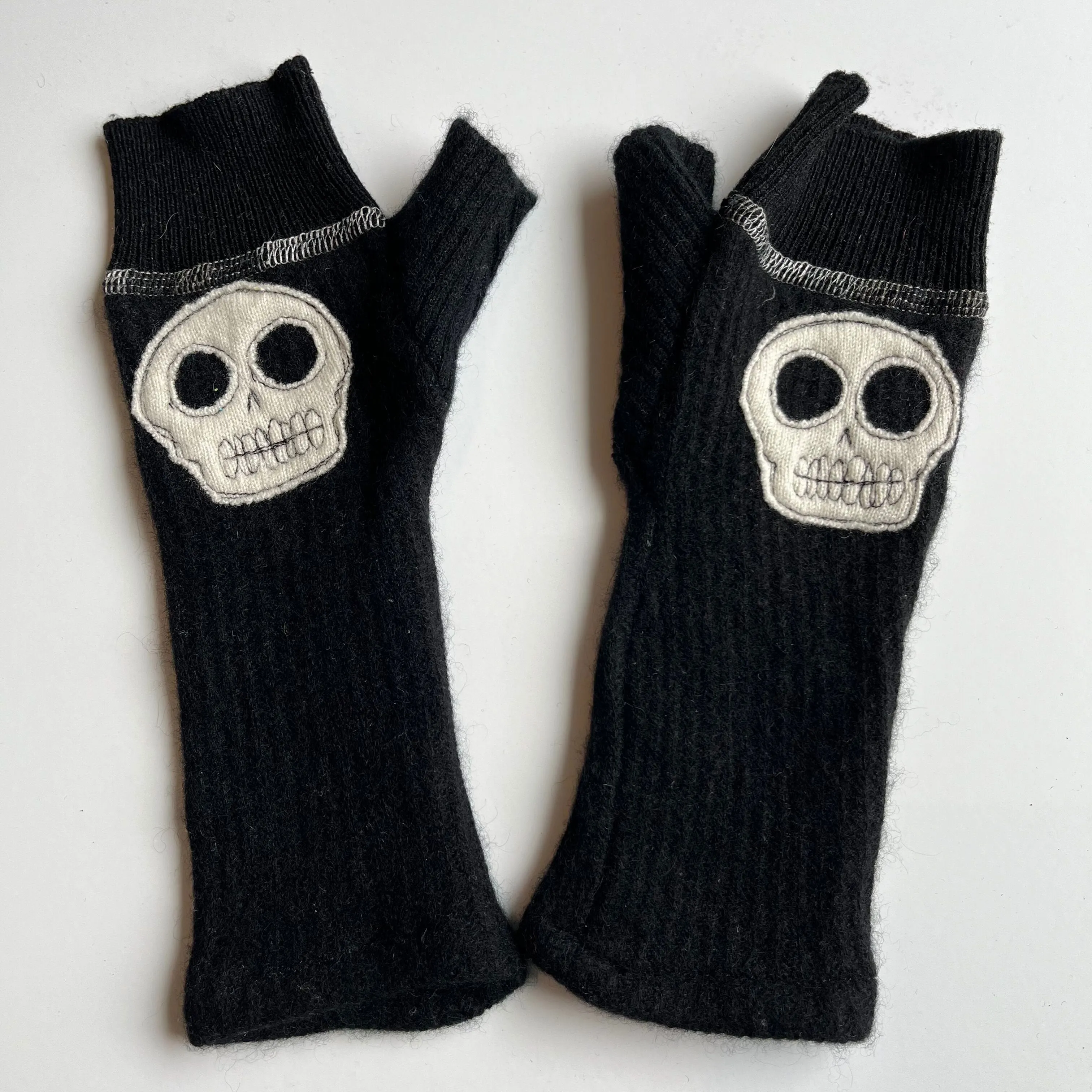 Fingerless Cashmere Gloves "Skull"