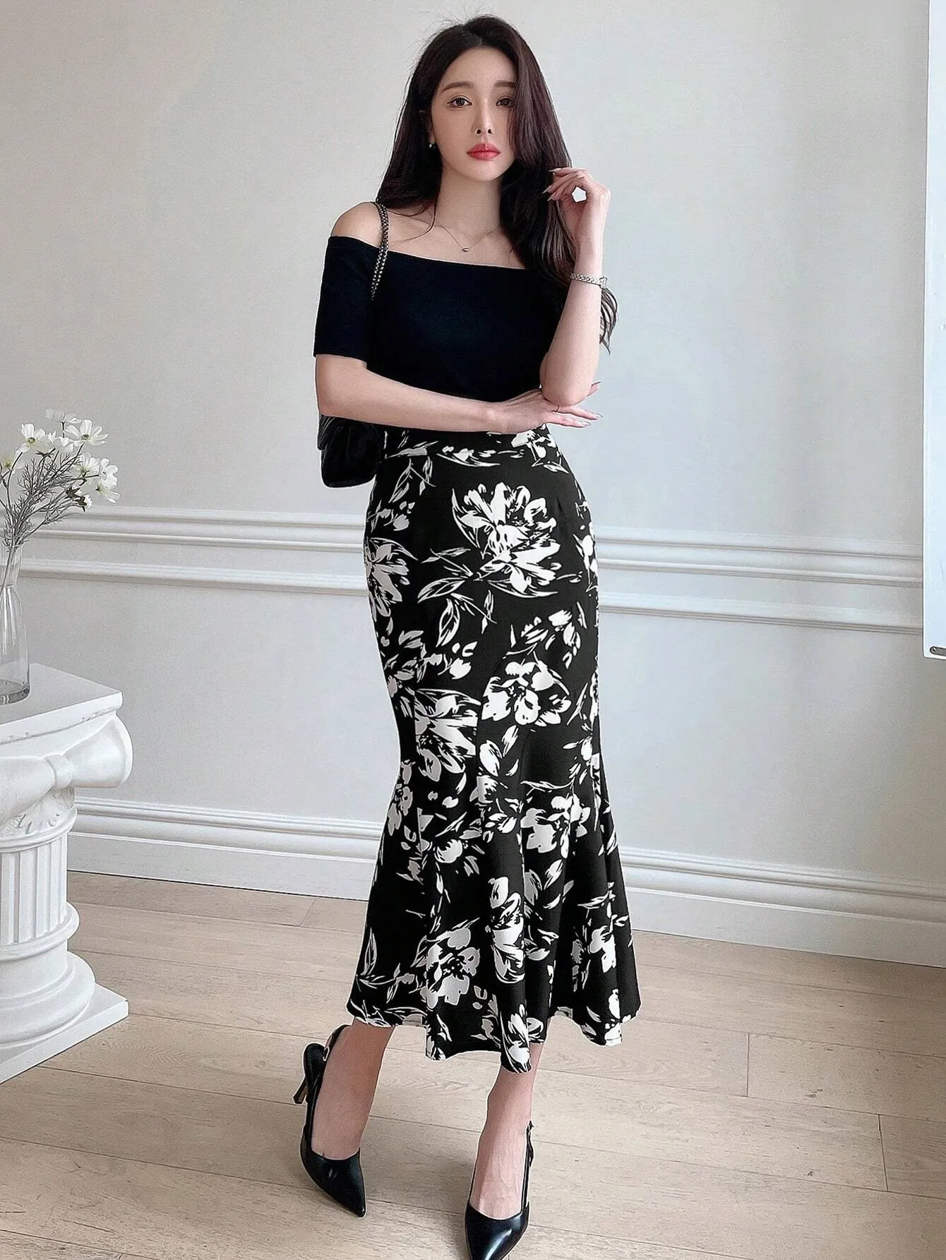 SHEIN DAZY Asymmetrical Floral Print Pencil Mermaid Skirt With Hip-Wrapped Design